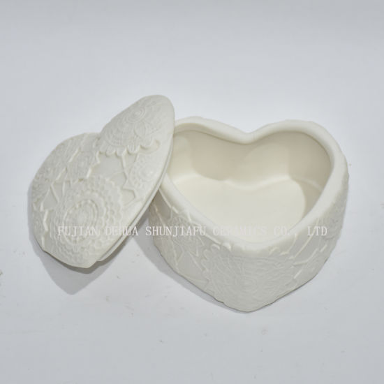 Diseño de corazón elevado decorativo Cerámica blanca / tocador Top Jewelry Holder