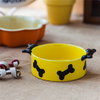 Hueso negro impreso con mango de cerámica Alimentador de cerámica para mascotas Tazón de perro de cerámica amarillo