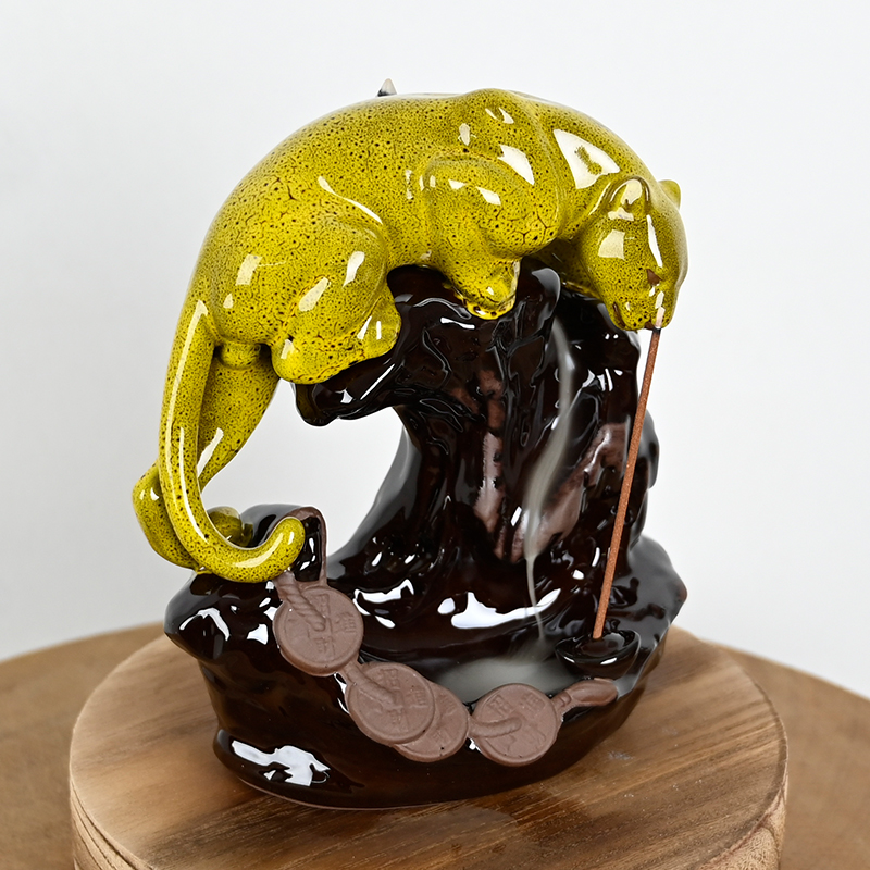 Quemador de incienso de reflujo de cascada de cerámica con diseño de leopardo dorado